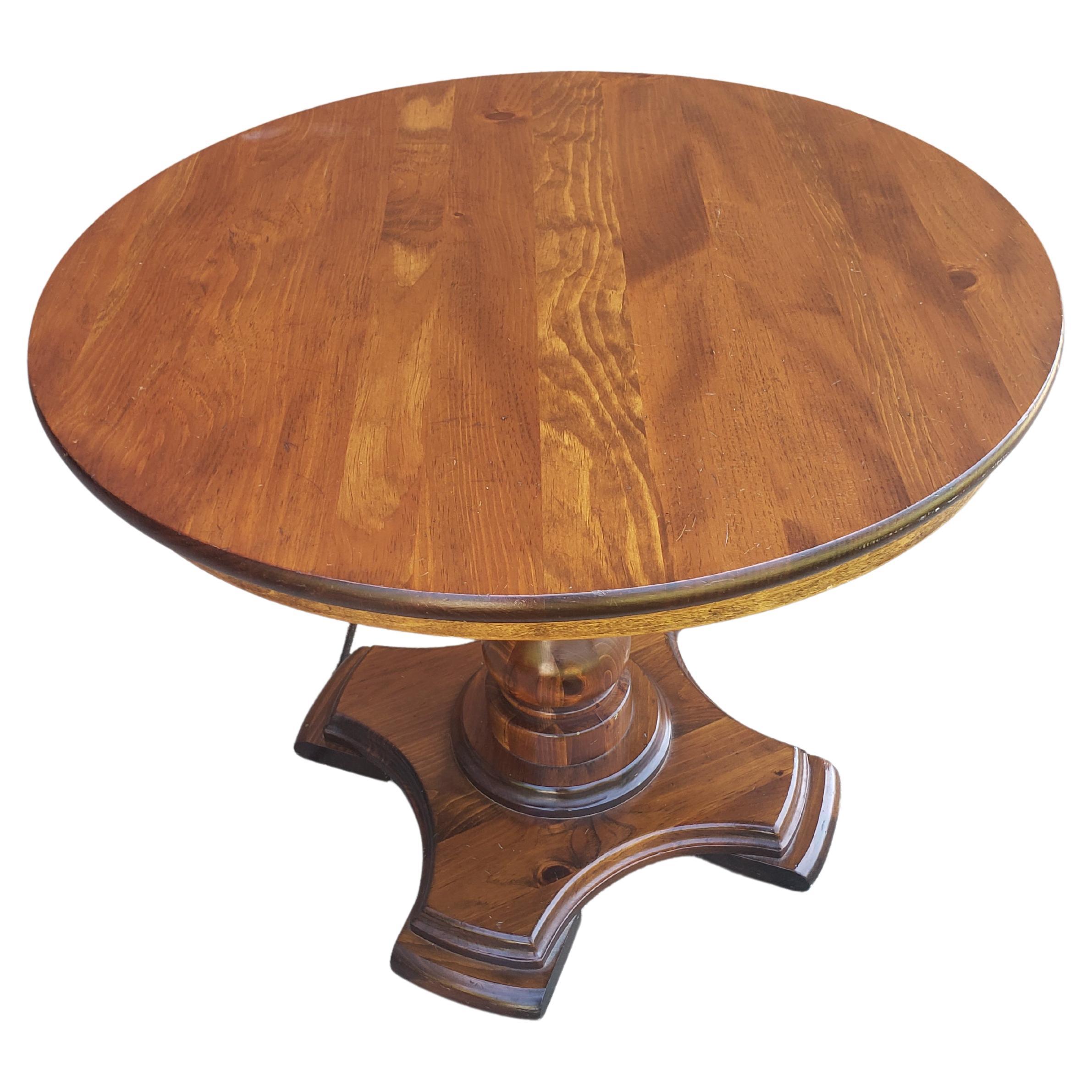 Woodwork American Classical Style Solid Pine and Brass Pedestal Center Table For Sale