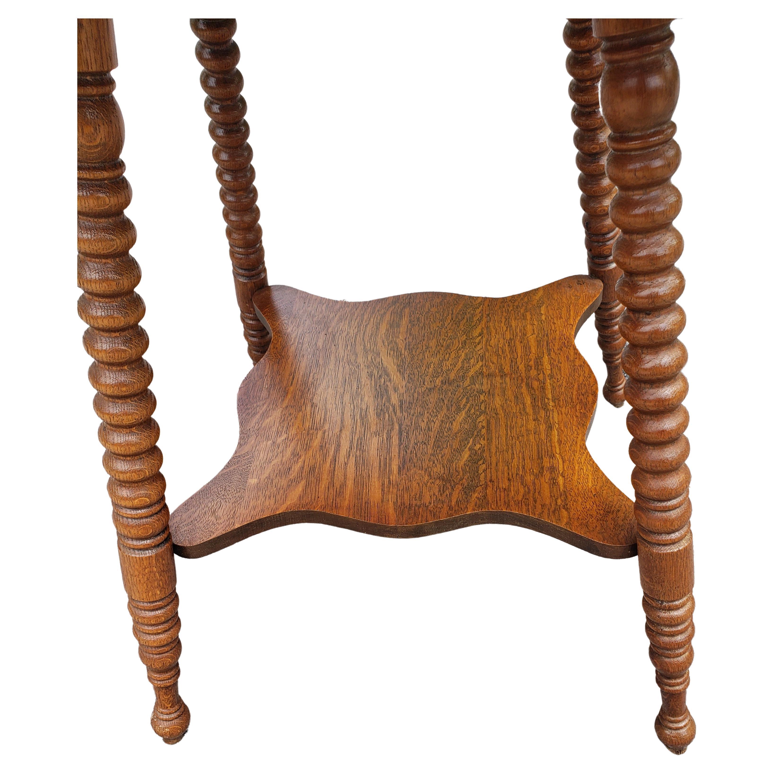 Hand-Carved American Classical Two-Tier Square Oak Bobbin Legs Parlor Table, C 1930s For Sale