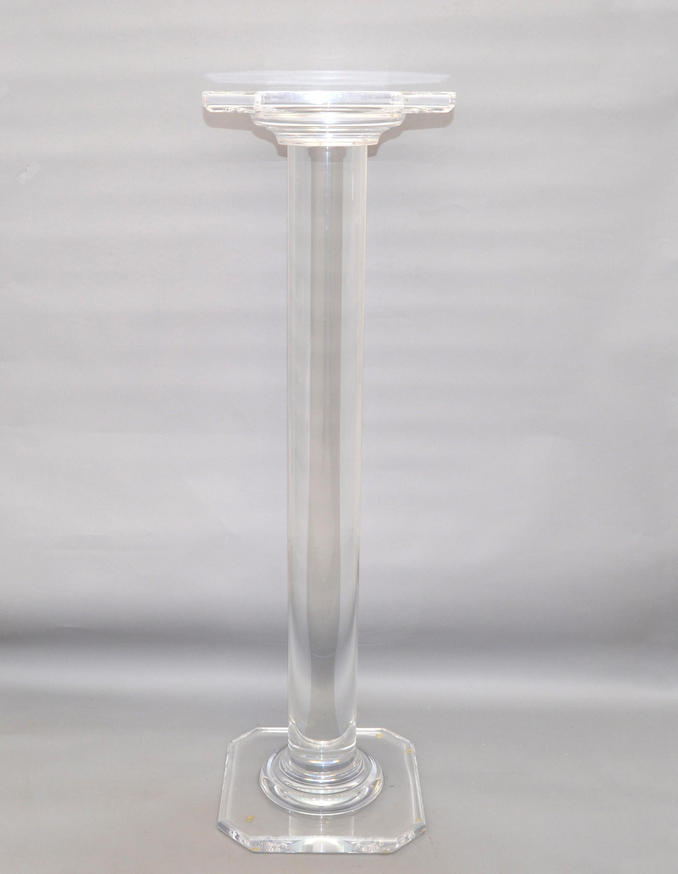American Clear Tubular Lucite Pedestal Faceted Platform & Base Sculpture Stand In Good Condition For Sale In Miami, FL