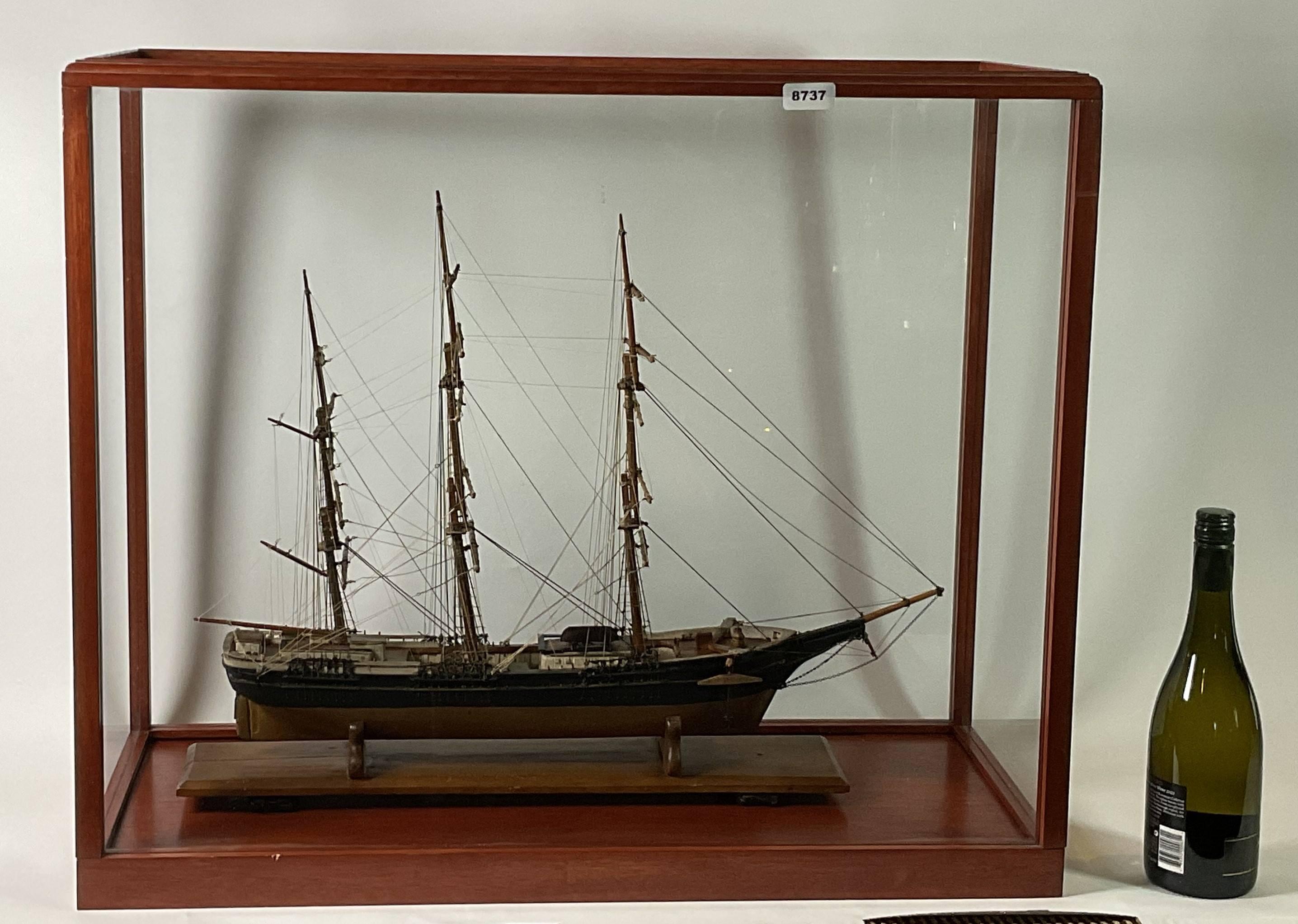 Modello di nave American Clipper in custodia In condizioni buone in vendita a Norwell, MA