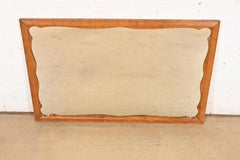 Specchio da parete con cornice in acero intagliato in stile coloniale americano, anni '1970