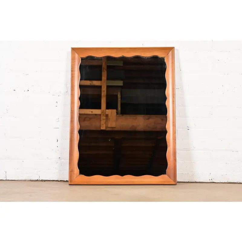 American Colonial Carved Maple Framed Wall Mirror, Circa 1970s For Sale 6