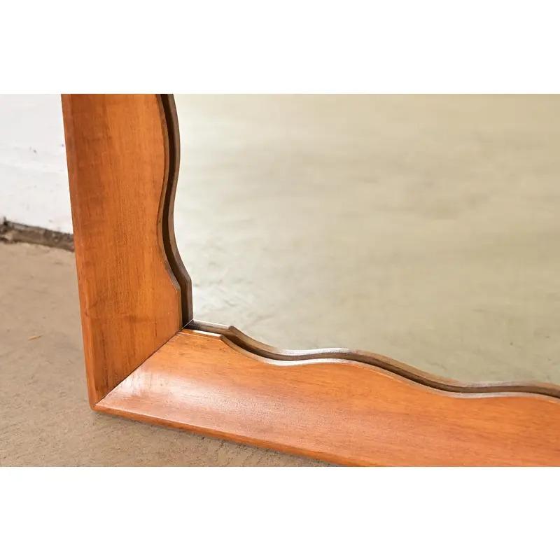 American Colonial Carved Maple Framed Wall Mirror, Circa 1970s For Sale 3