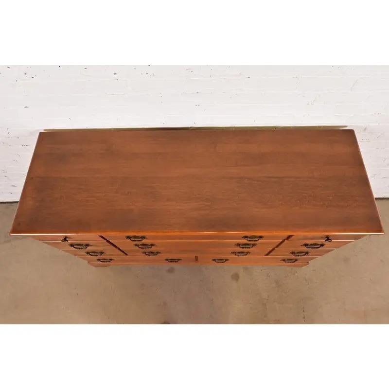 Comò o cassettiera Coloniale Americana, CIRCA ANNI 70 in vendita 5