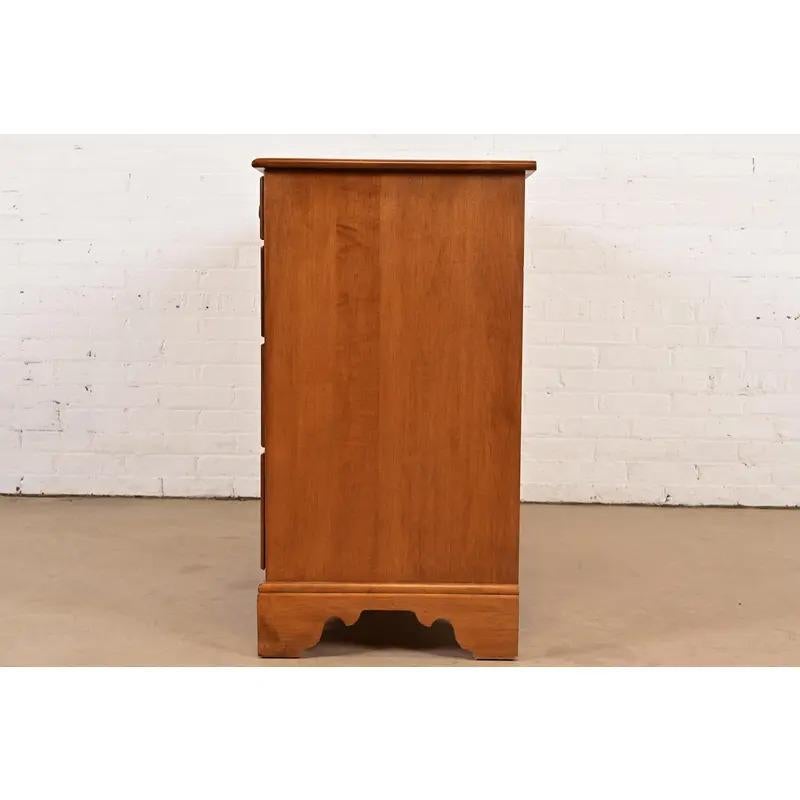 Comò o cassettiera Coloniale Americana, CIRCA ANNI 70 in vendita 6