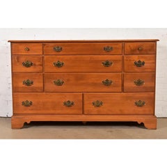 Commode ou table à tiroirs de style colonial américain, Circa 1970