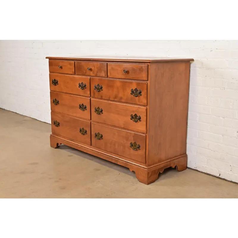 Georgiano Comò o cassettiera Coloniale Americana, CIRCA ANNI 70 in vendita