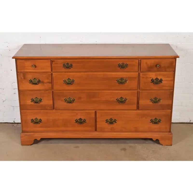 Georgiano Comò o cassettiera Coloniale Americana, CIRCA ANNI 70 in vendita