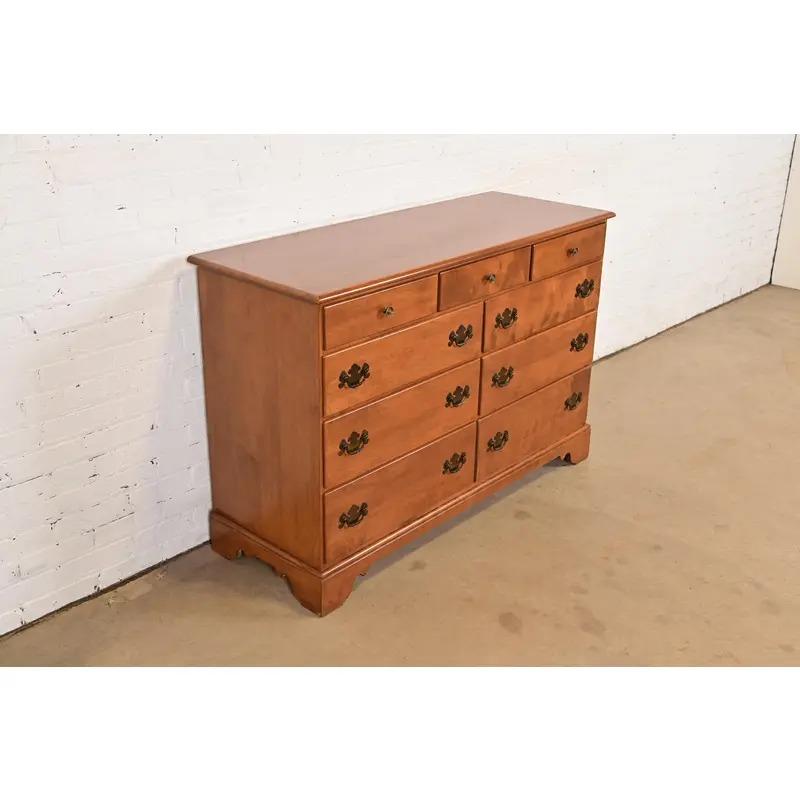 Americano Comò o cassettiera Coloniale Americana, CIRCA ANNI 70 in vendita