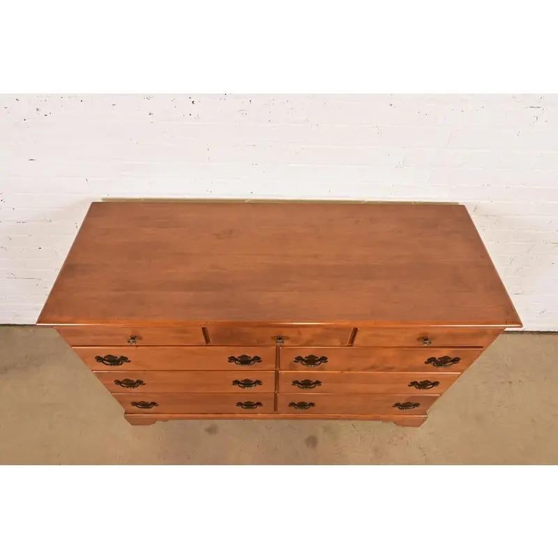 Comò o cassettiera Coloniale Americana, CIRCA ANNI 70 in vendita 1