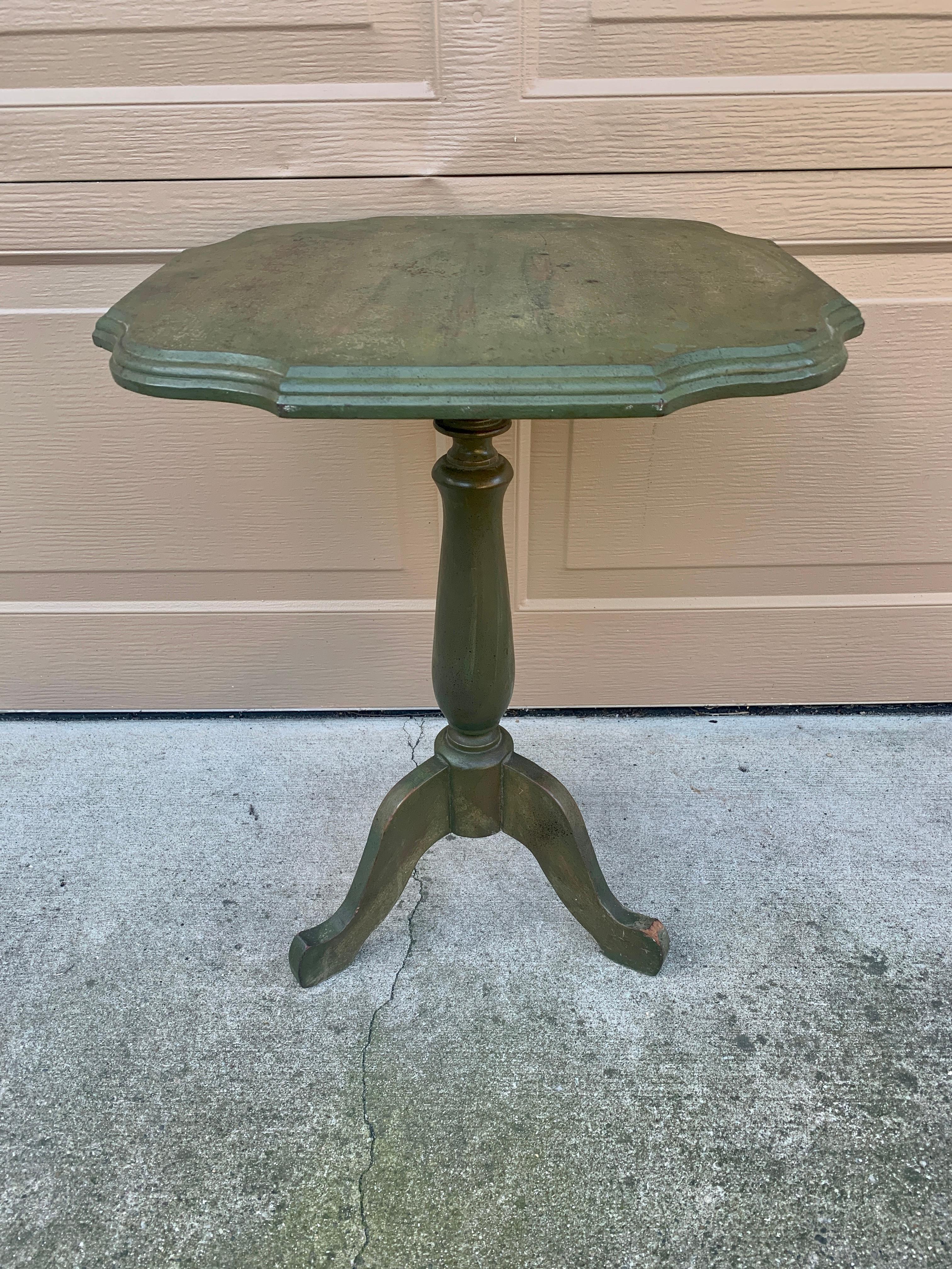 American Colonial Flip Top Painted Walnut Side Table, 1950s For Sale 6