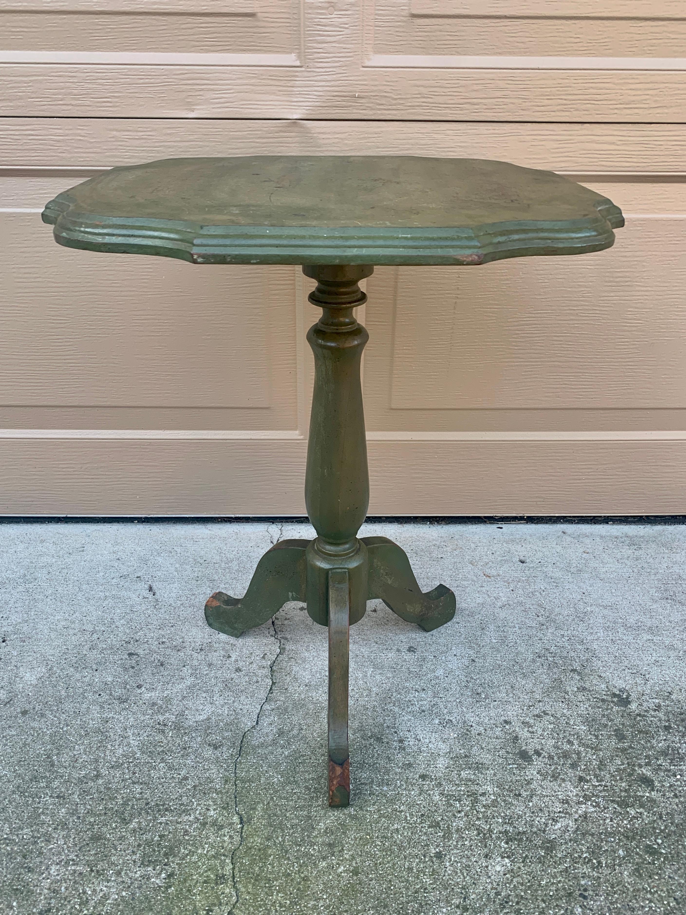 Mid-20th Century American Colonial Flip Top Painted Walnut Side Table, 1950s For Sale