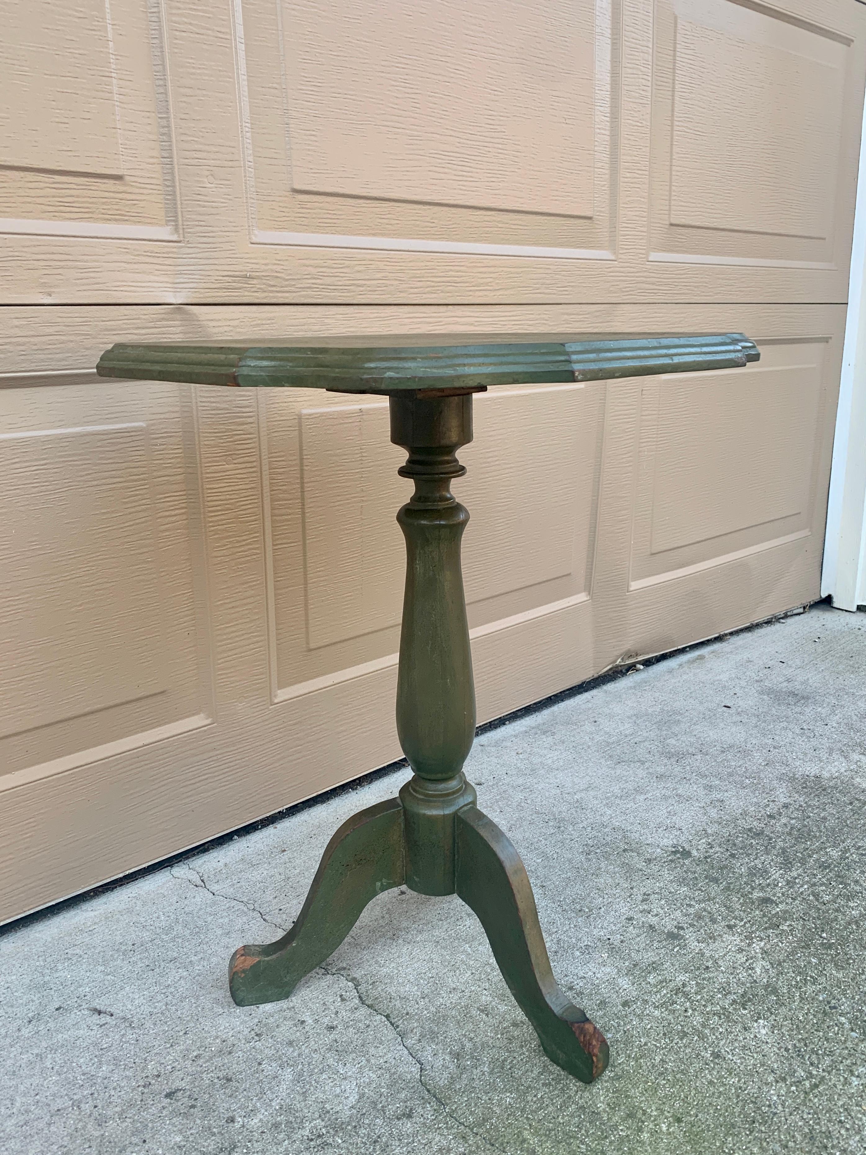 American Colonial Flip Top Painted Walnut Side Table, 1950s For Sale 2