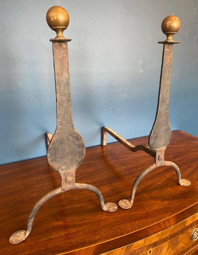 Late 18th Century American Colonial Knife Blade Brass Wrought Iron Fireplace Dogs or Andirons. Great lines and perfect for any colonial style home. United States, 1770-1790. Measure: 22
