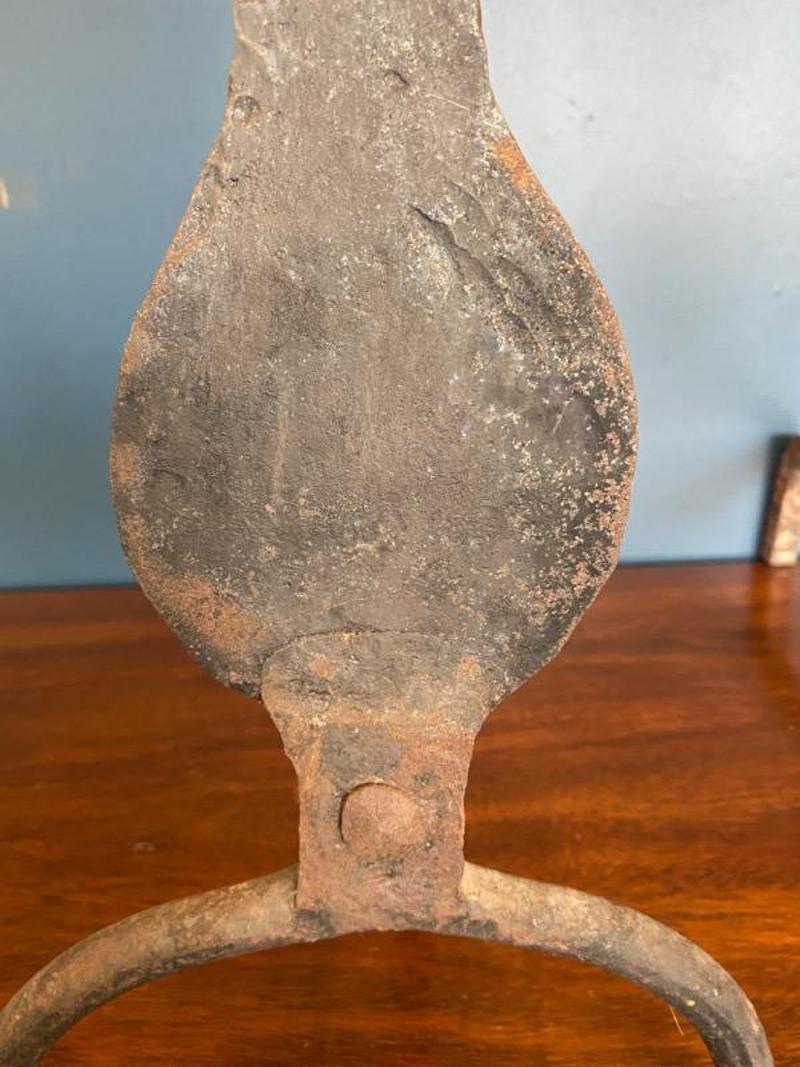 Couteau colonial américain à lame en laiton et fer forgé Chevaux de cheminée ou chenets Bon état - En vente à Middleburg, VA