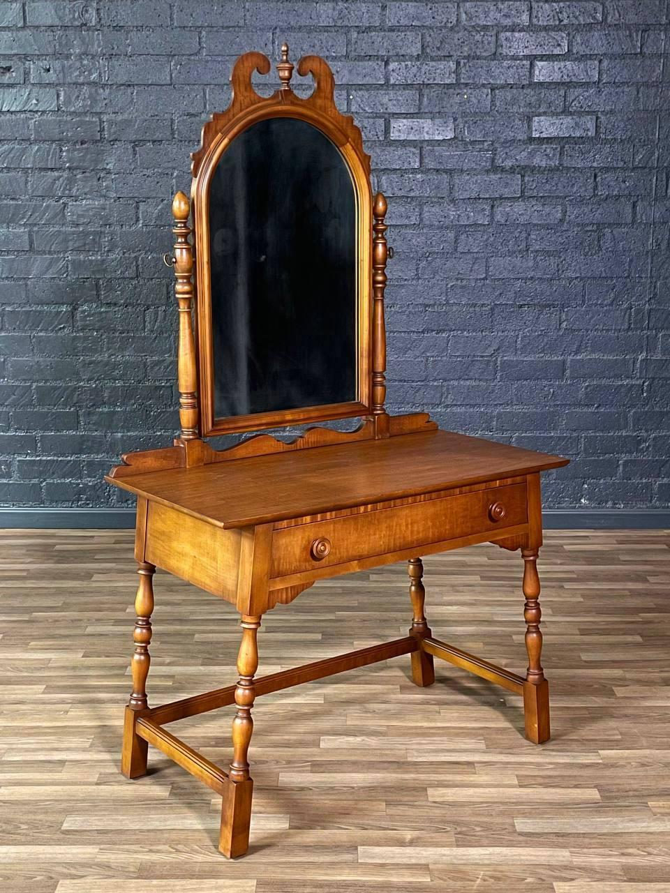 Condit : Condition Vintage Originale
Matériaux : Érable, verre miroir original

Dimensions :
67 