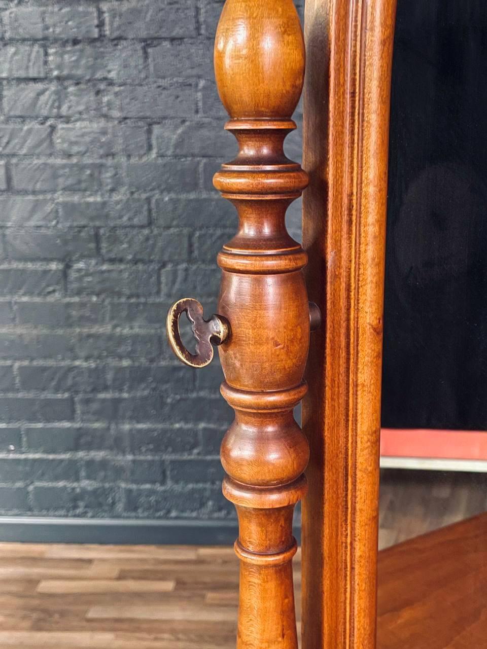 Table de toilette en érable Coloni avec miroir pivotant par West Michigan Furniture Bon état - En vente à Los Angeles, CA
