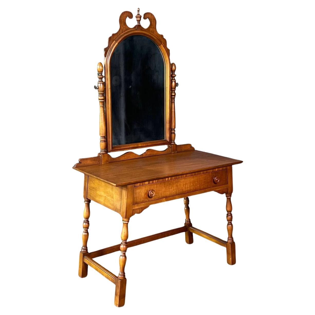 Table de toilette en érable Coloni avec miroir pivotant par West Michigan Furniture