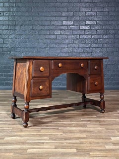 Bureau en chêne de style néo-colonial américain avec pieds tournés