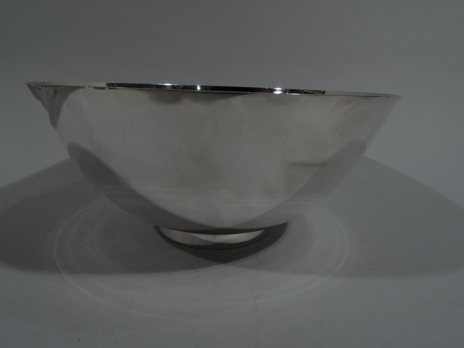 American Colonial sterling silver bowl. Made by Tiffany in New York, circa 1965. Bowl has curved sides and straight circular foot. Spare historic design that works equally well in Modern interiors. Hallmark includes pattern no. 19750 and phrase: