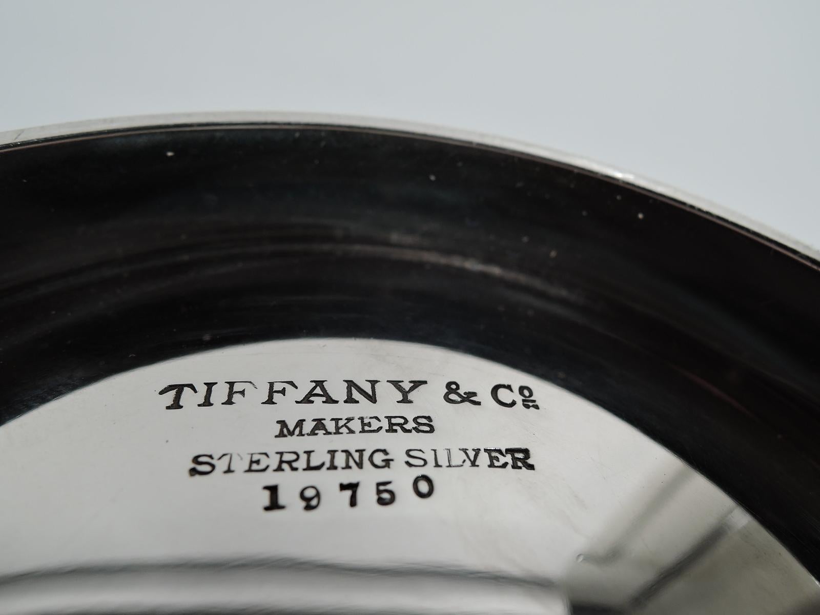 Amerikanische Schale aus Sterlingsilber von Tiffany aus der amerikanischen Kolonialzeit im Angebot 1