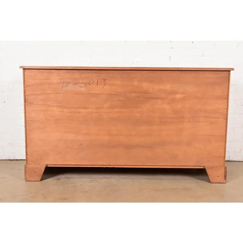 Cassettone o credenza coloniale americana in acero massiccio, anni '70 in vendita 7