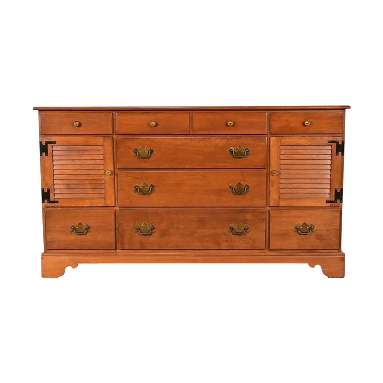 American Colonial Solid Maple Dresser or Credenza, 1970s For Sale at 1stDibs American Colonial Solid Maple Dresser or Credenza, 1970s For Sale at 1stDibs