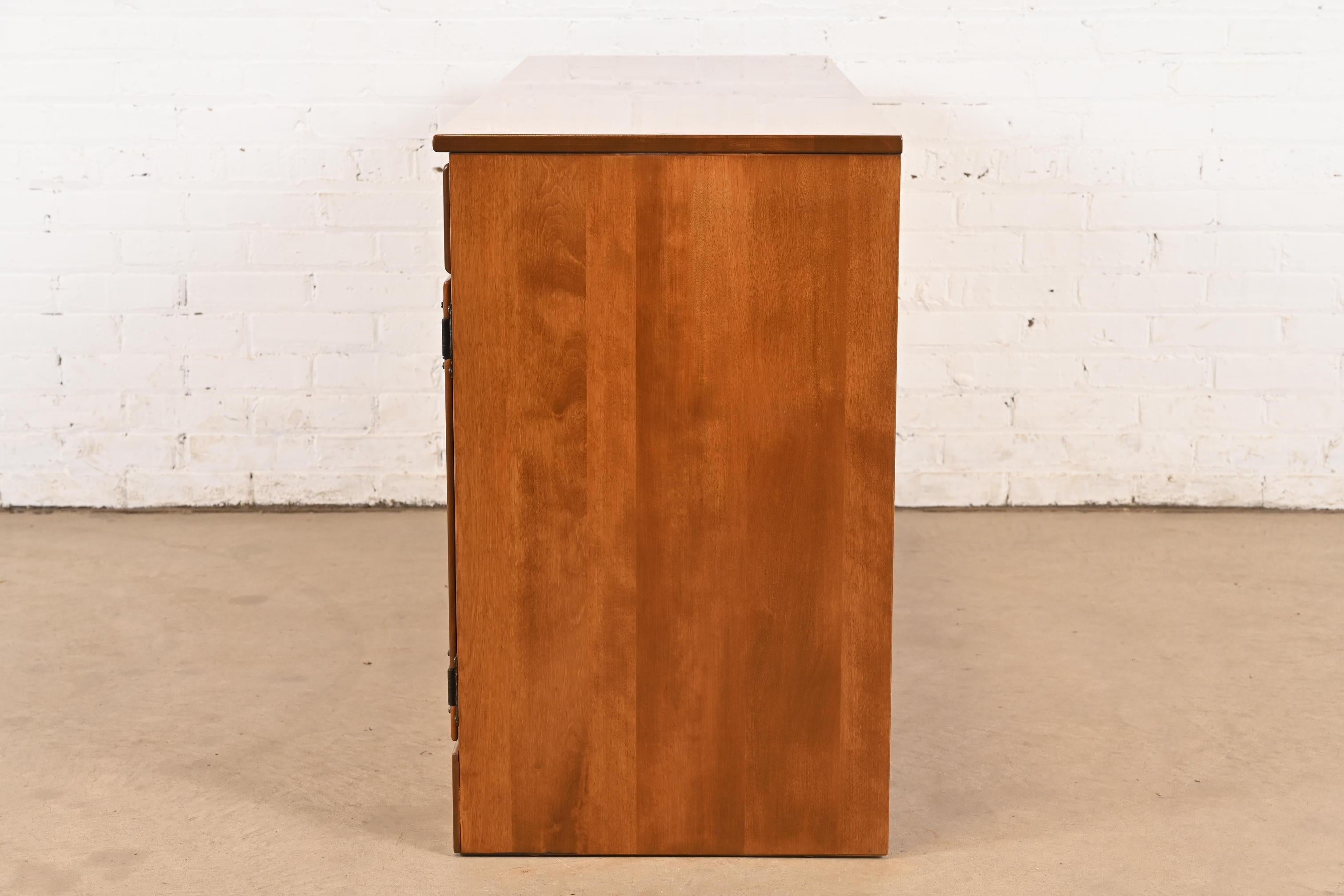 American Colonial Solid Maple Eleven-Drawer Dresser or Credenza, 1970s For Sale 5