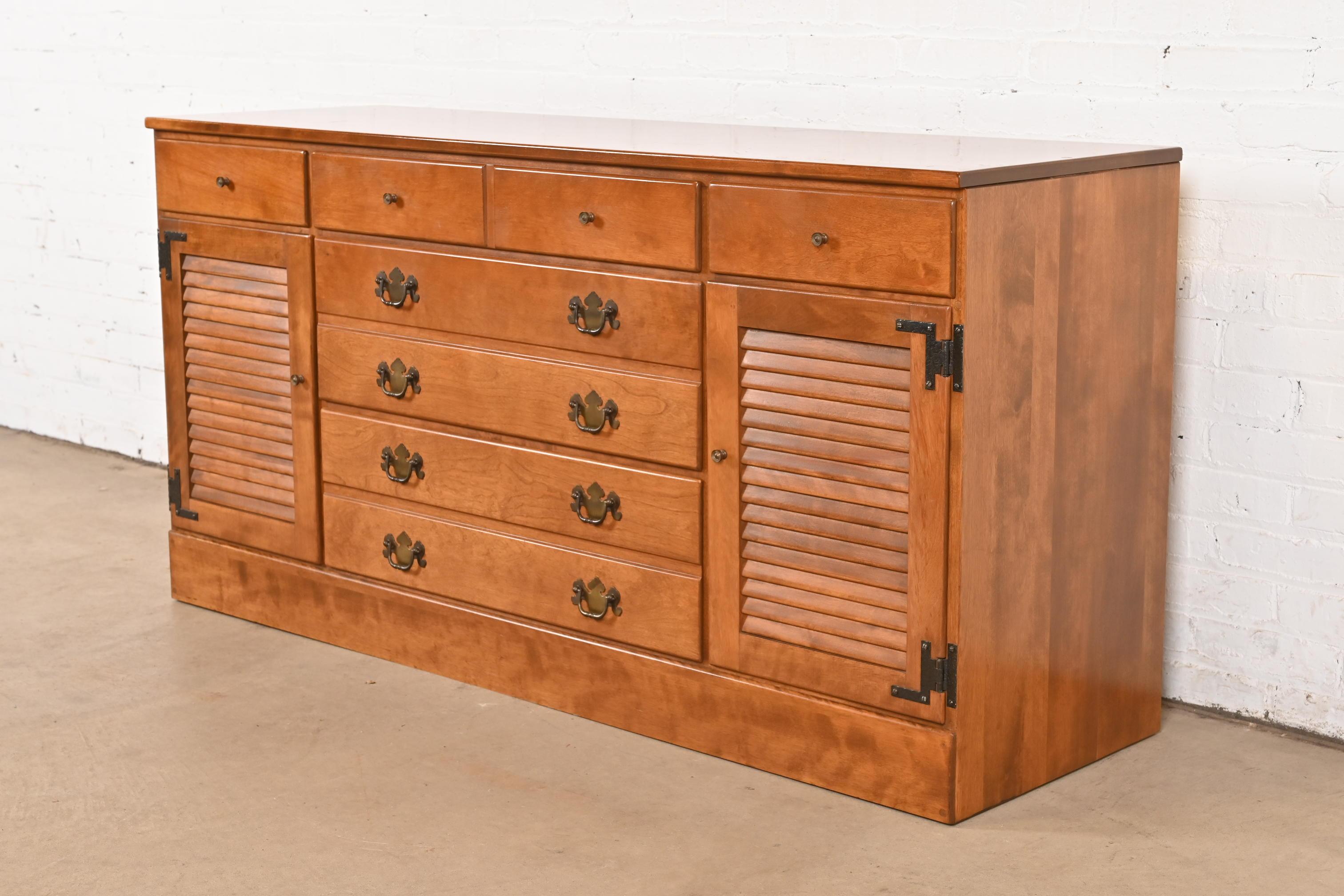 Late 20th Century American Colonial Solid Maple Eleven-Drawer Dresser or Credenza, 1970s For Sale