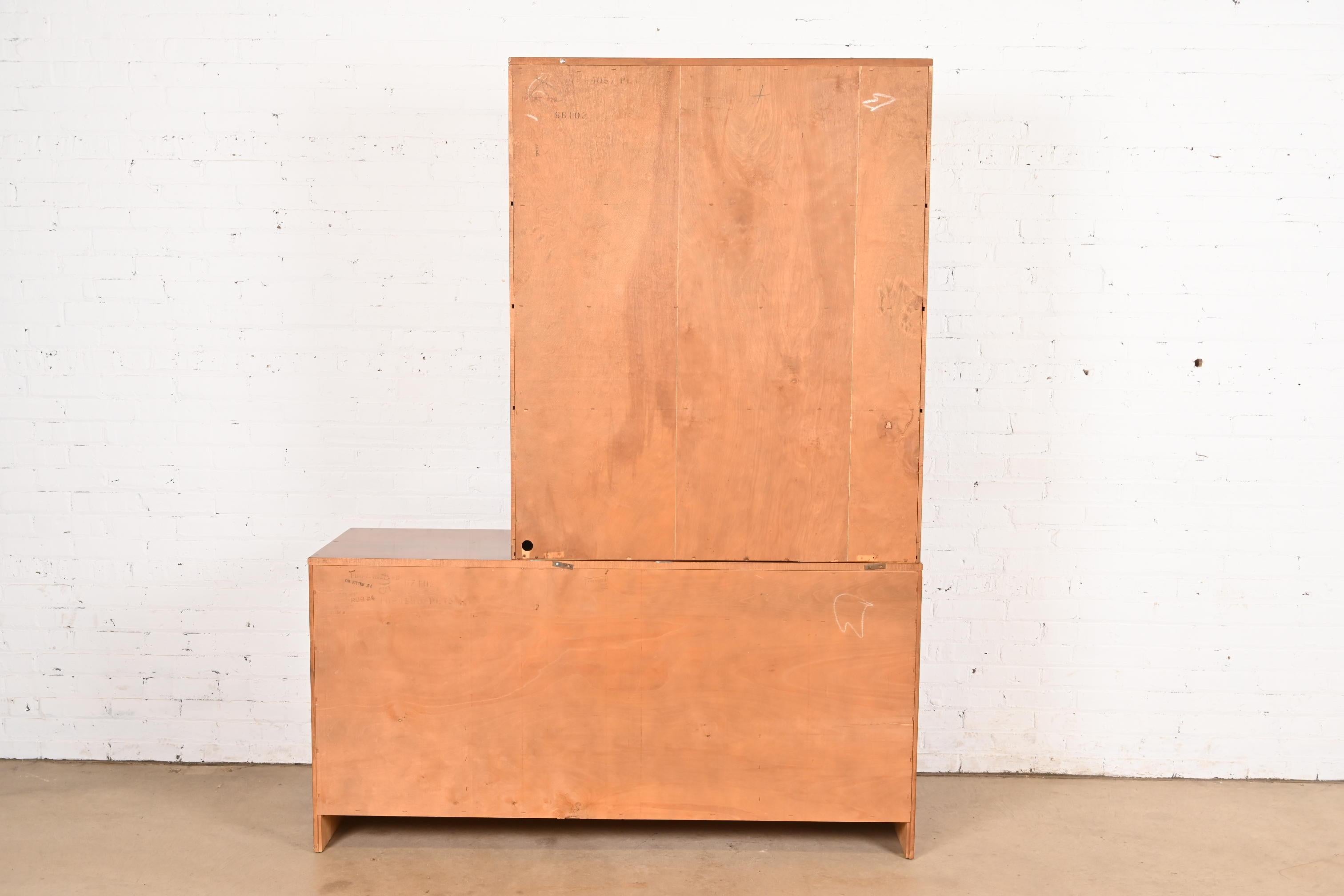 Comò o credenza a undici cassetti in acero massiccio American Colonial in vendita 2