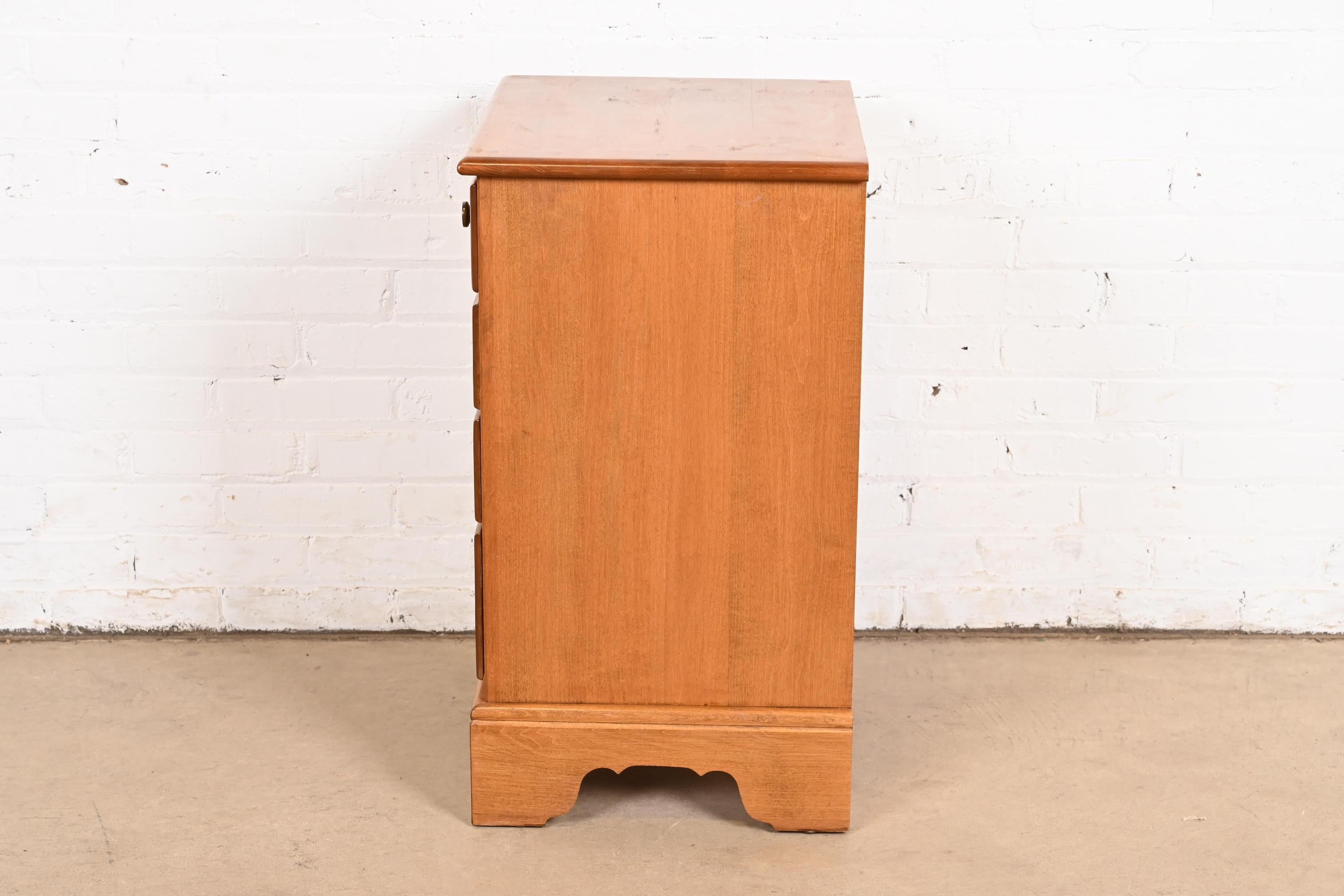 American Colonial Solid Maple Four-Drawer Bedside Chest of Drawers For Sale 5