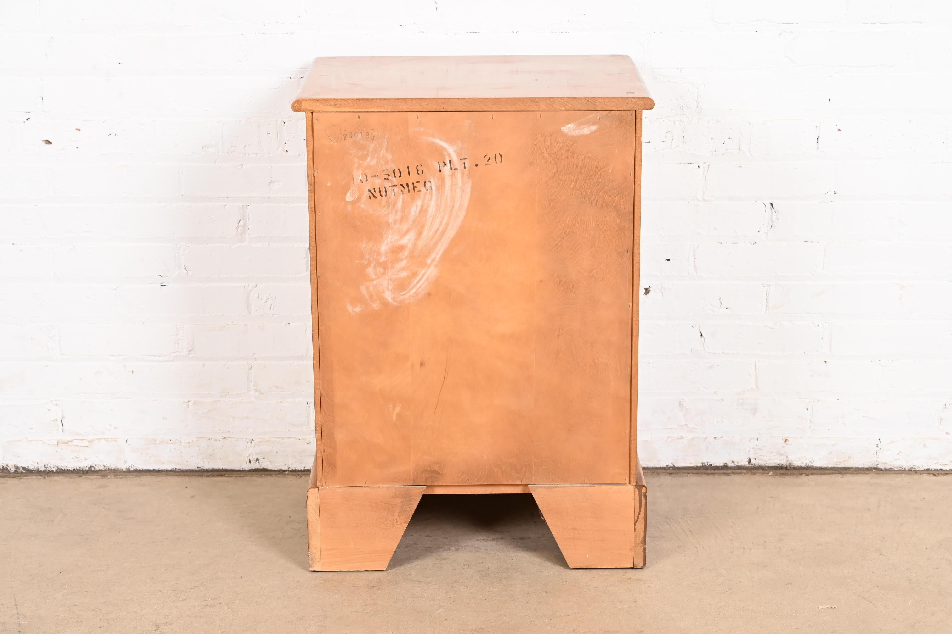 American Colonial Solid Maple Four-Drawer Bedside Chest of Drawers For Sale 6