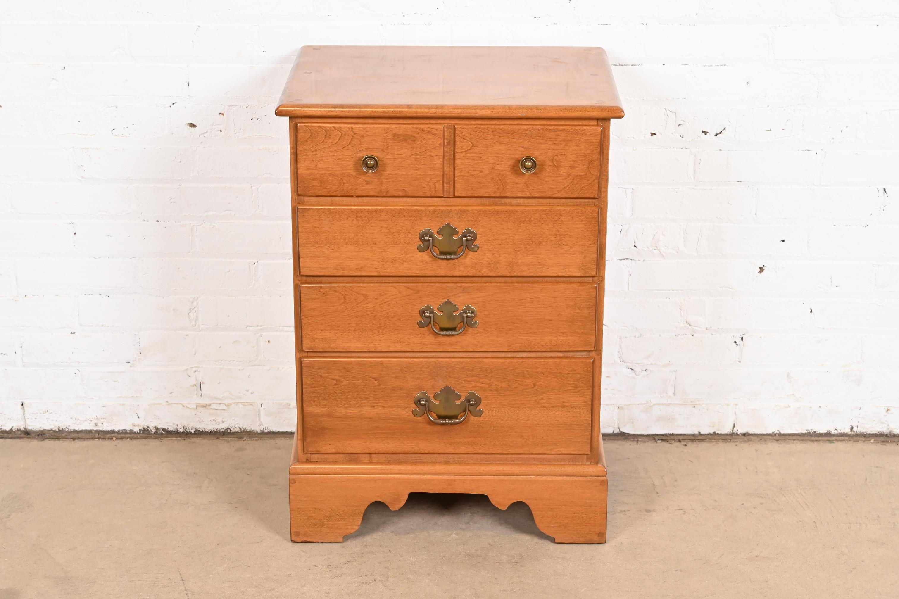 American Colonial Solid Maple Four-Drawer Bedside Chest of Drawers In Good Condition For Sale In South Bend, IN