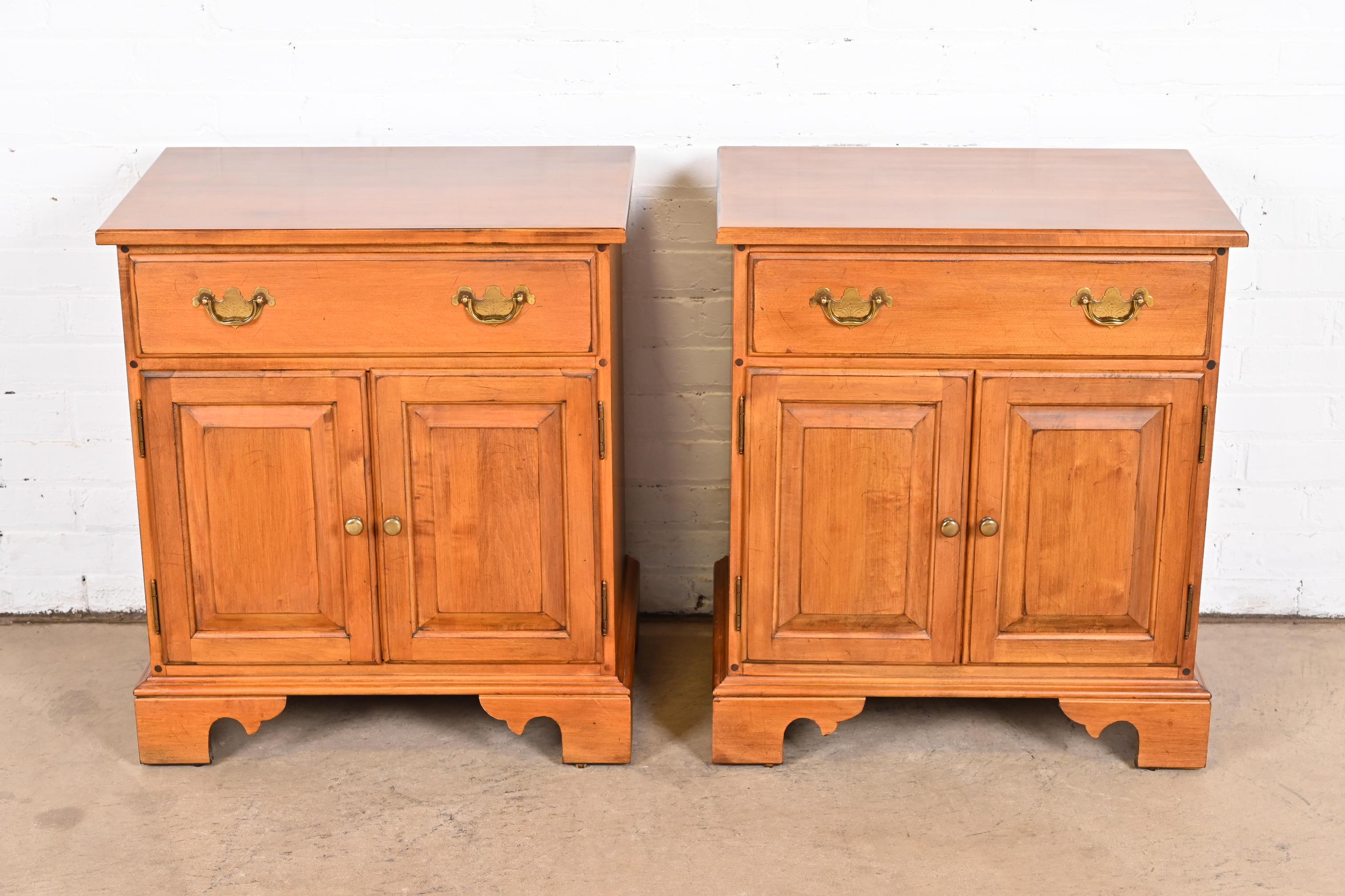 American Colonial Solid Maple Nightstands, Pair In Good Condition In South Bend, IN
