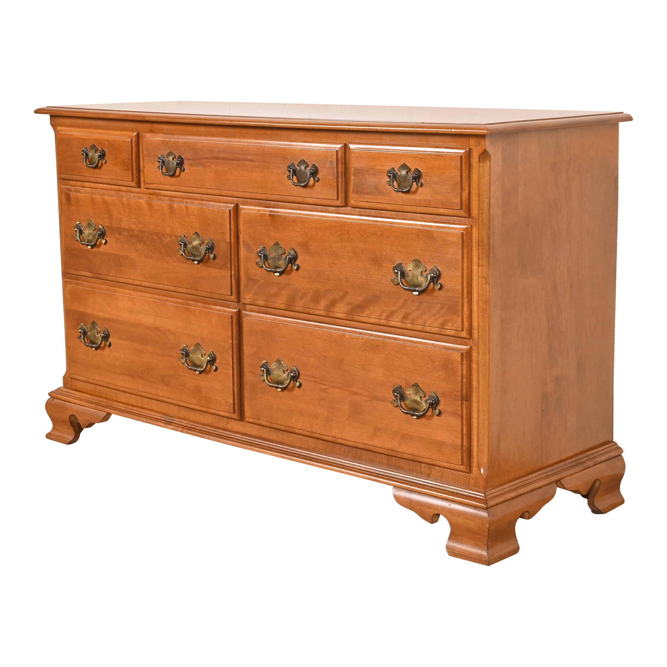 American Colonial Solid Maple Seven-Drawer Dresser, 1970s