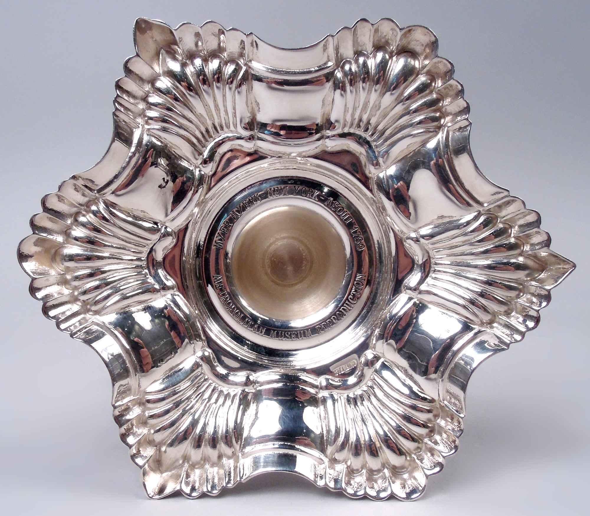 Argent sterling Bougeoirs en argent sterling de style colonial américain d'après Myers Silver en vente