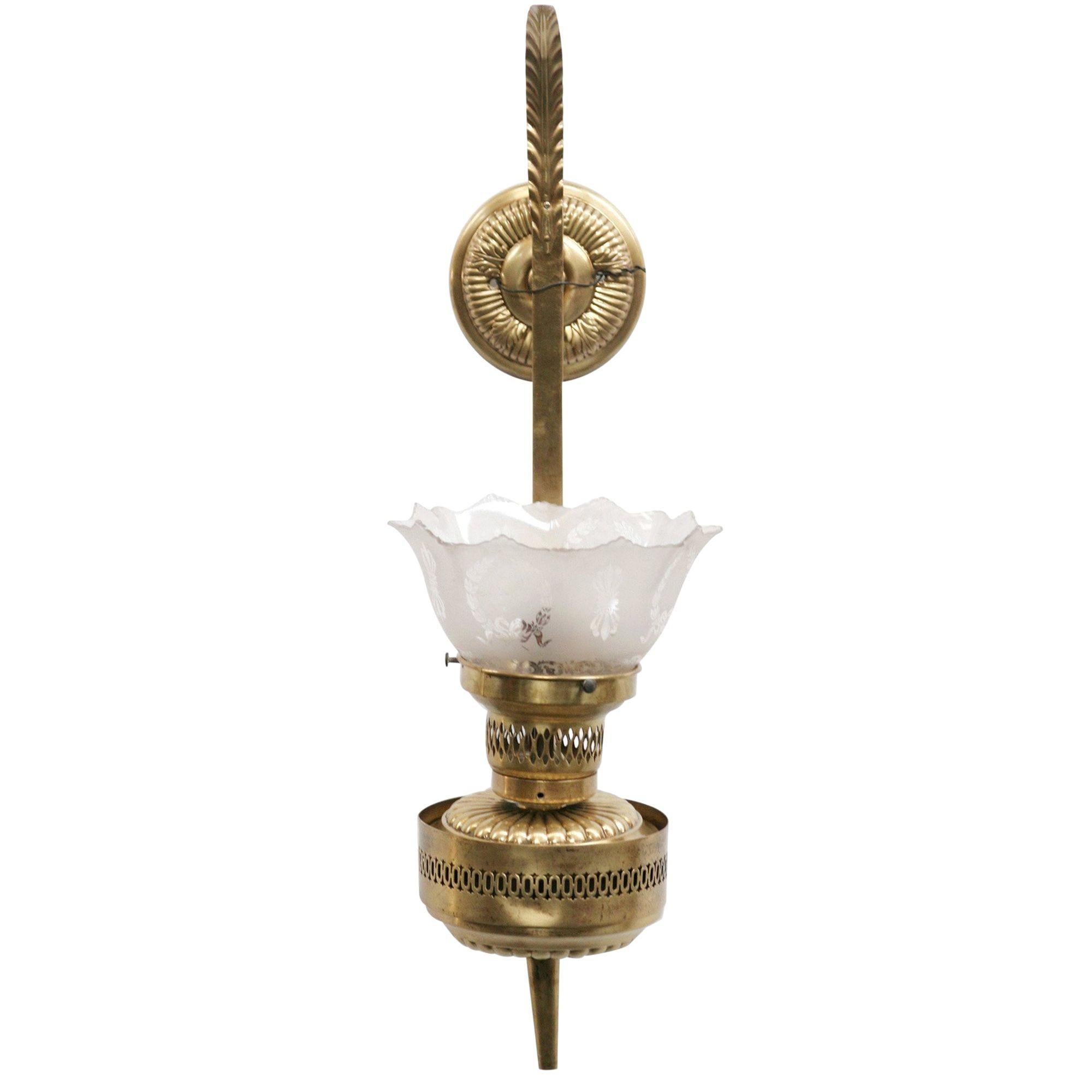 American Colonial Style Brass Wall Sconce For Sale 3
