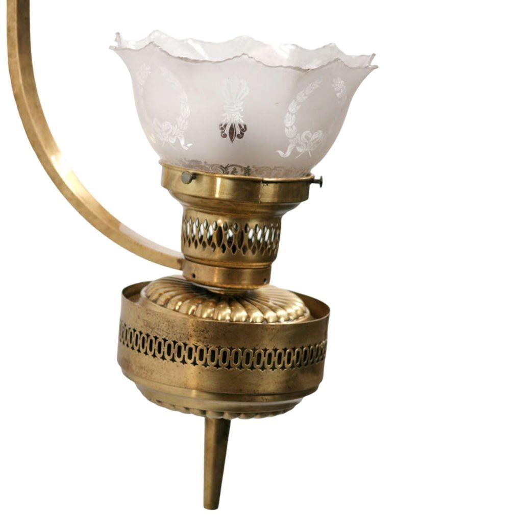 American Colonial Style Brass Wall Sconce For Sale 5