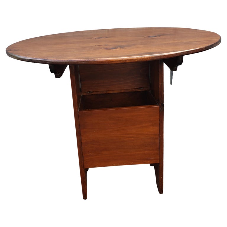 American Colonial Style Pine Round Tilt Top Tavern Chair Table For Sale