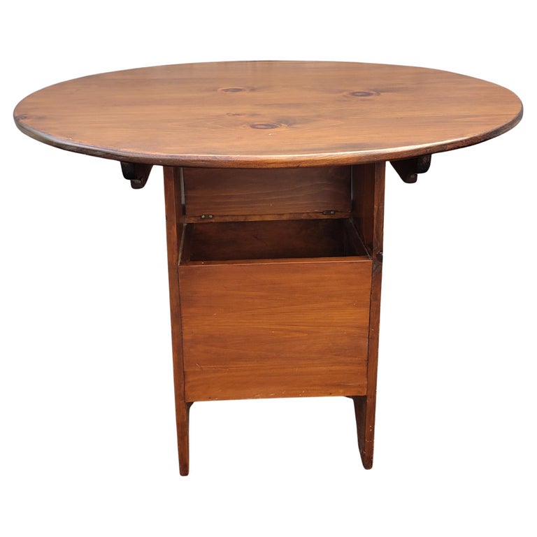 American Colonial Style Pine Round Tilt Top Tavern Chair Table For Sale