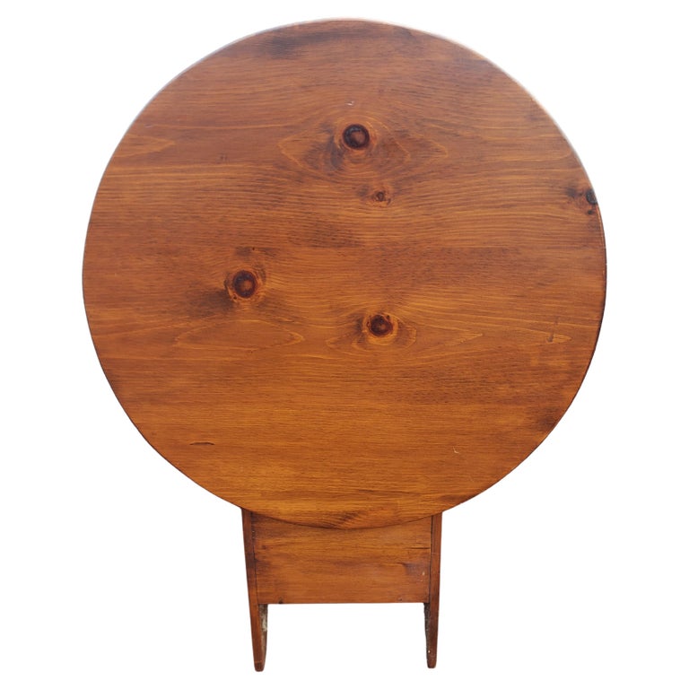 American Colonial Style Pine Round Tilt Top Tavern Chair Table For Sale