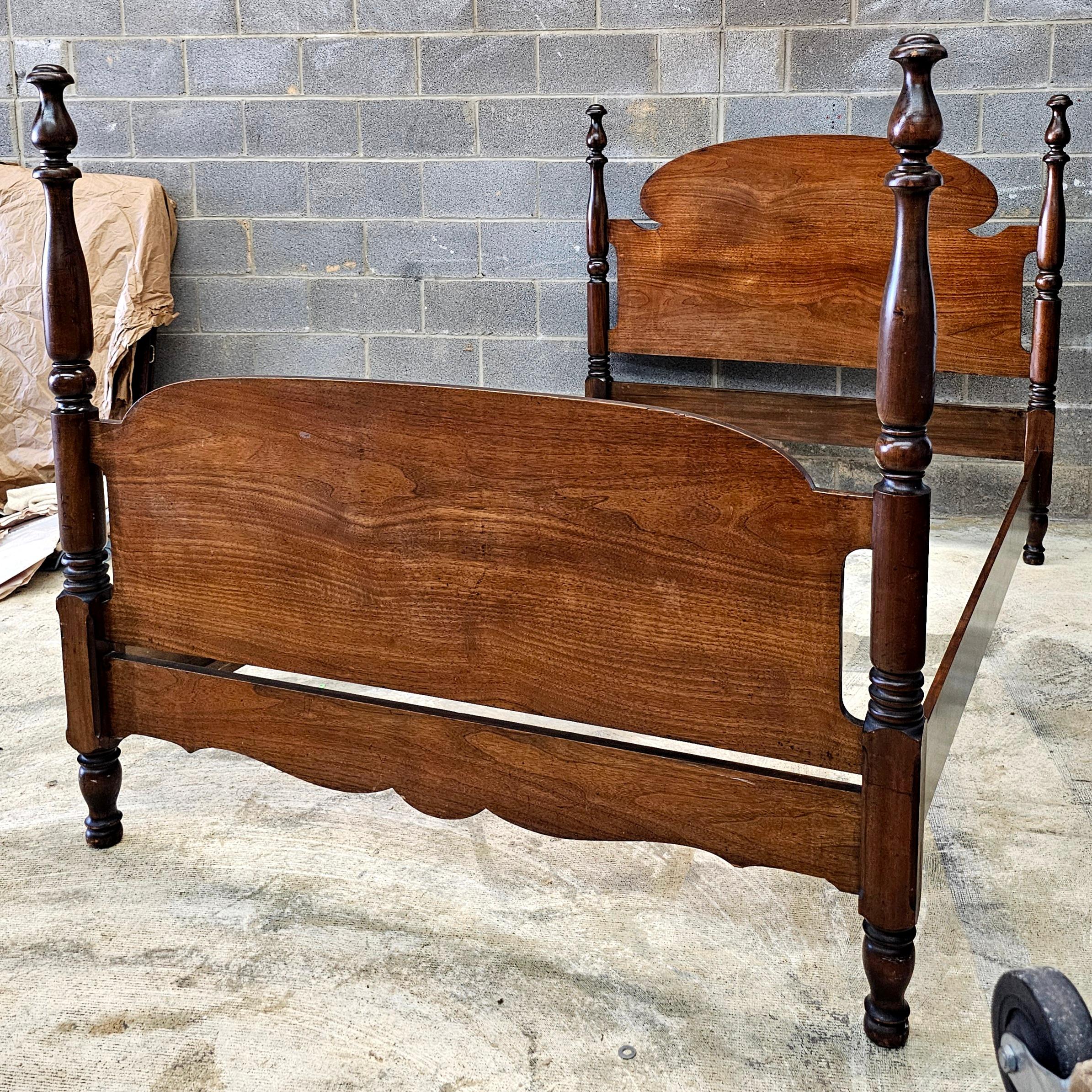 American Colonial Style Walnut Semi-Poster Full Size Bedframe In Good Condition For Sale In Germantown, MD