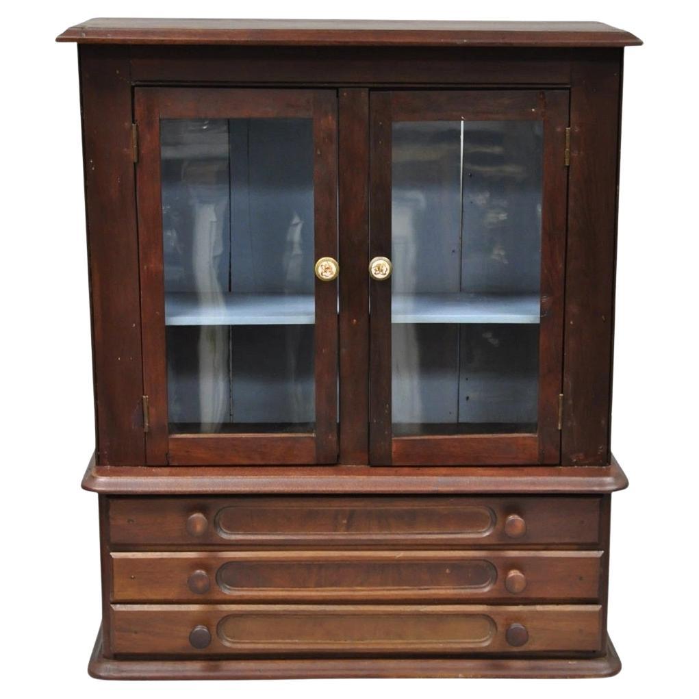 Mobile da esposizione in legno di noce di Coloni, campione di vendita di una credenza da farmacia