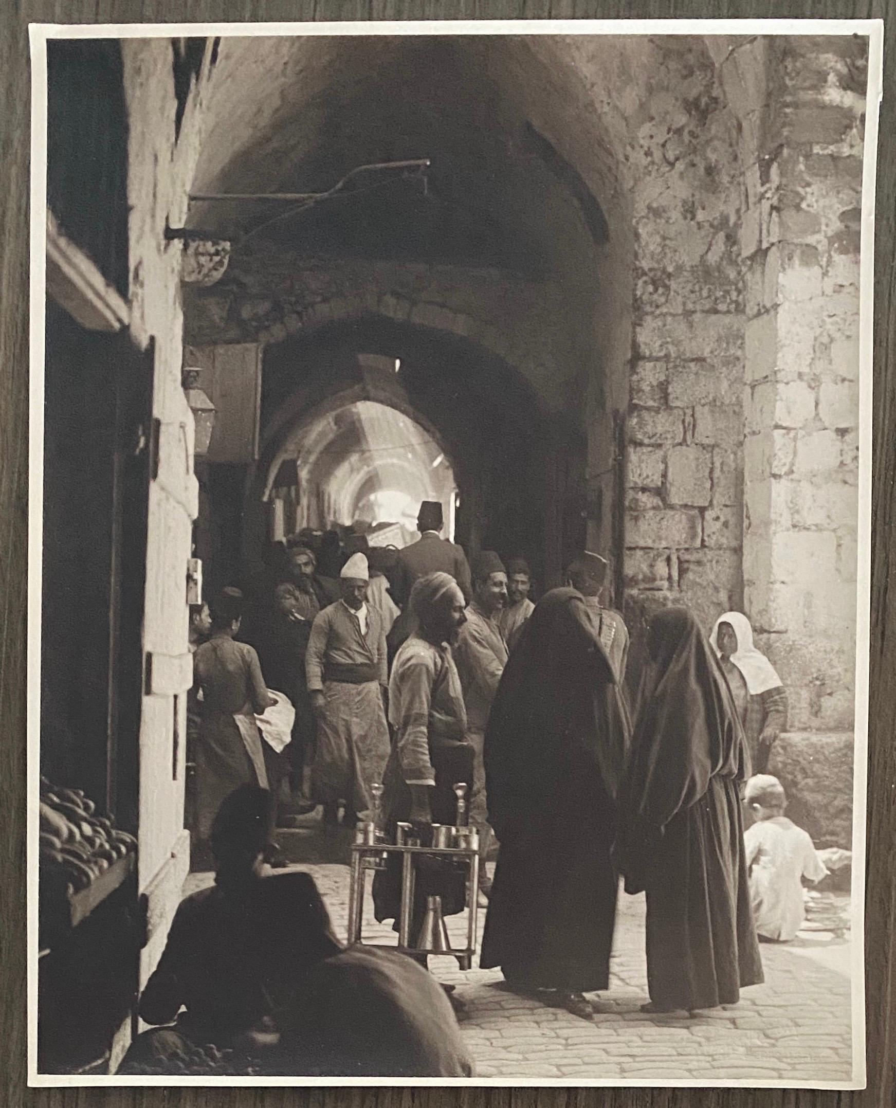 Großes Albumen-Foto im Vintage-Stil – Via Dolorosa in der Station der Bross. Jerusalem im Angebot 3