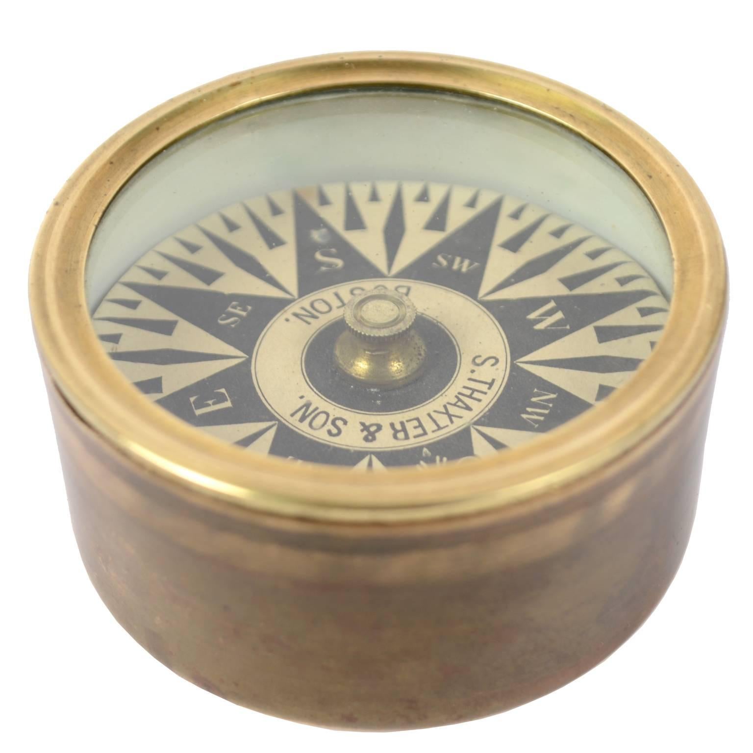 Dry compass placed in its original box of turned brass enclosed by a protective glass and complete with lid, signed S. Thaxter & Son Boston of the late 19th century. Eight-wind compass card printed on paper by engraving on copper plate, complete