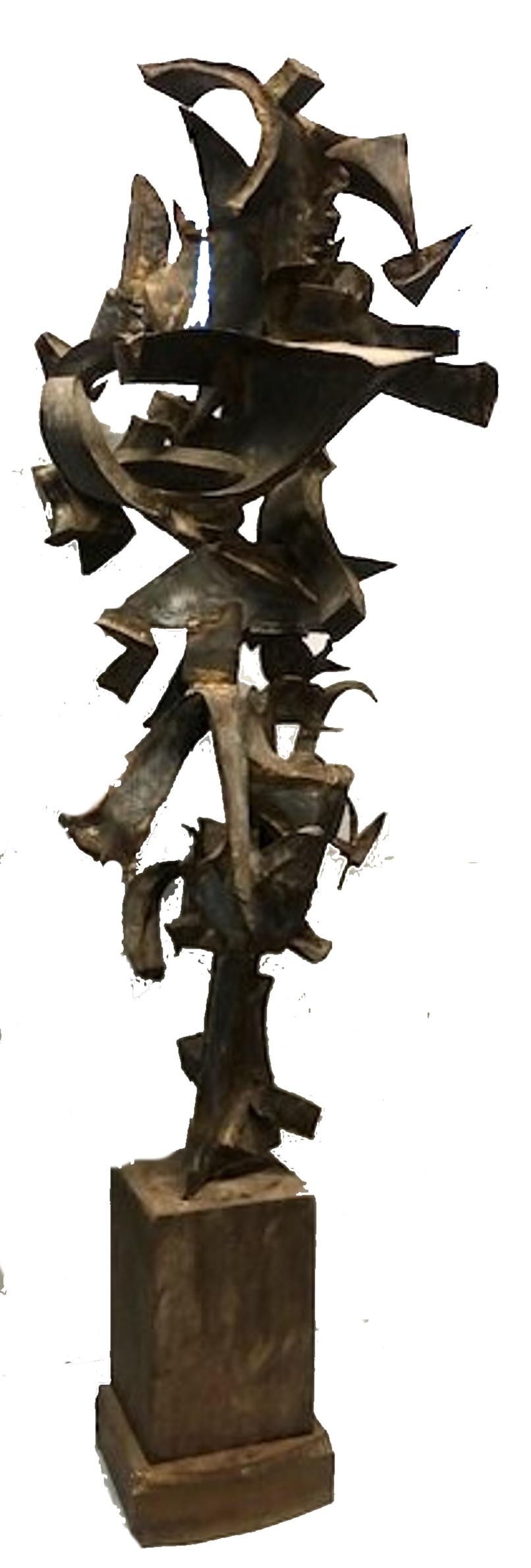 AM Contemporary 
Brutalisme abstrait
Sculpture abstraite
Fer, bois et étain 
c. 1970s

DIMENSIONS
Hauteur totale : 48 pouces                           
Hauteur de la sculpture : 37.25 pouces                           
Hauteur de la base : 10.75