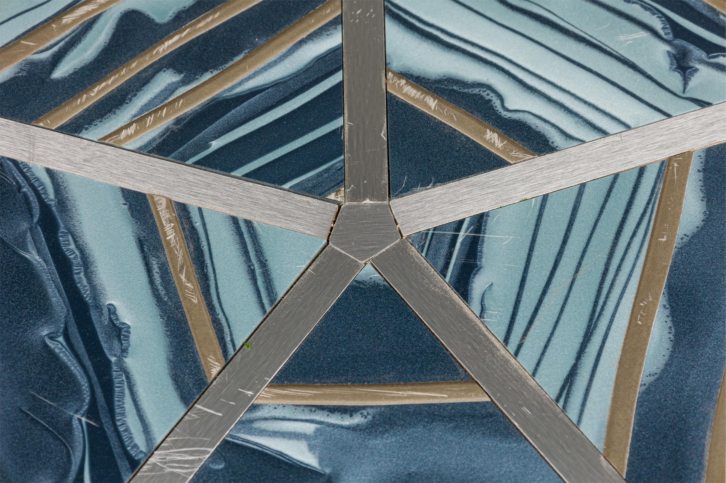 American Contemporary Brutalist Round Dining Table with Blue Faux Marble Top Bon état - En vente à Queens, NY