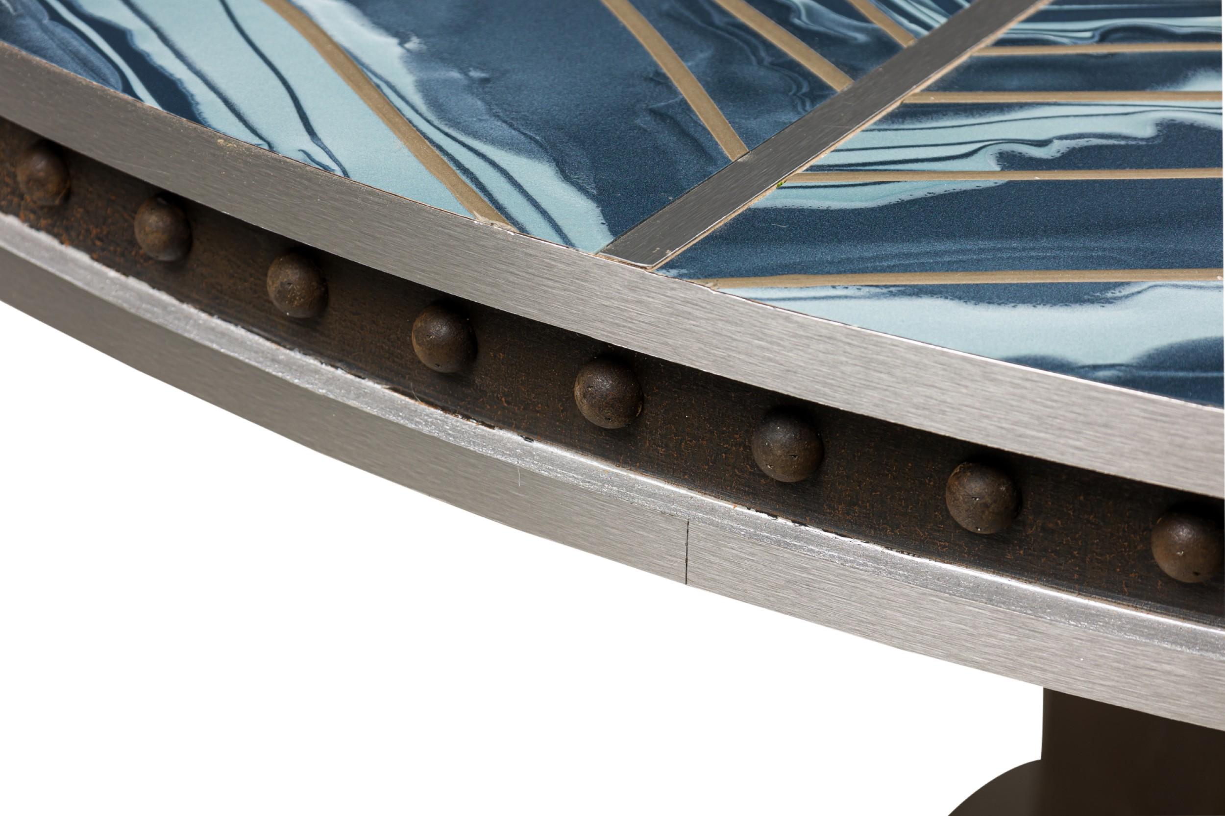 Stratifié American Contemporary Brutalist Round Dining Table with Blue Faux Marble Top en vente