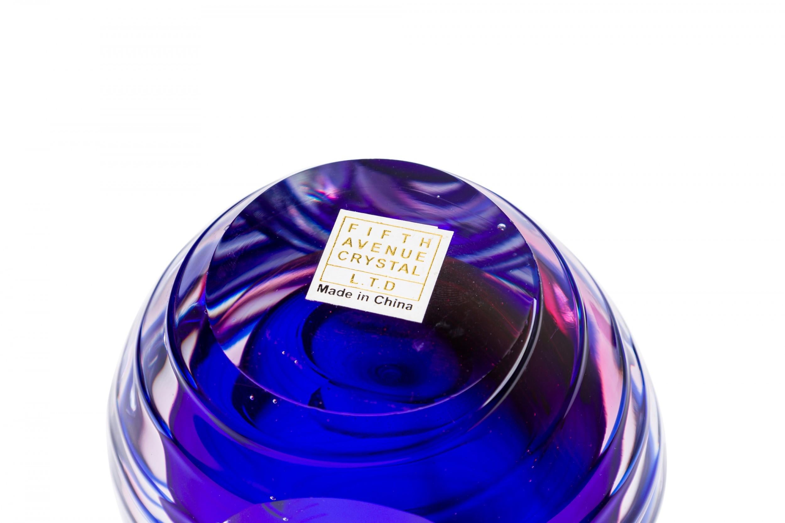 Amerikanische Contemporary farbigen Kristall Parfümflasche im Angebot 4