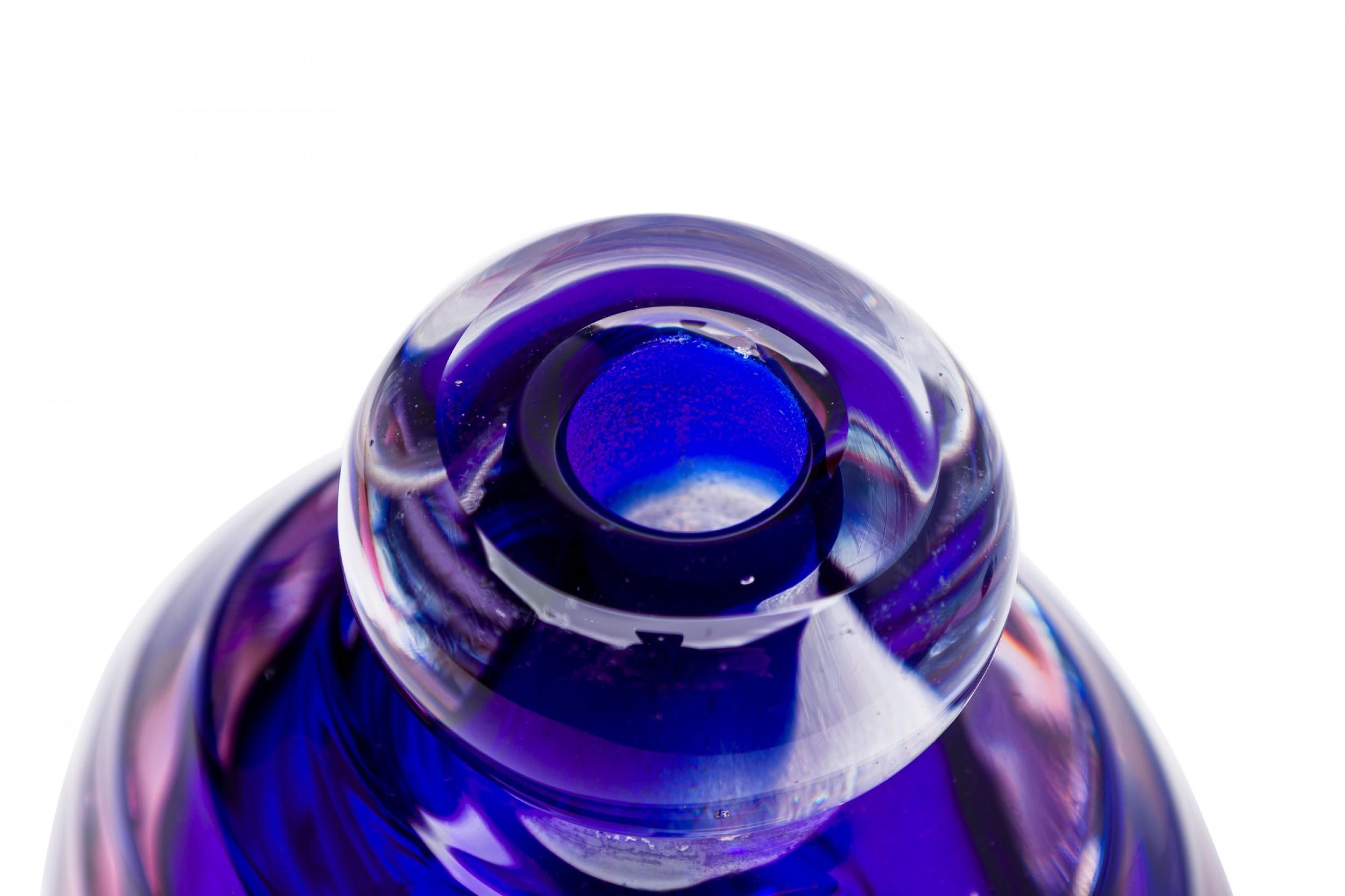 Amerikanische Contemporary farbigen Kristall Parfümflasche im Angebot 2